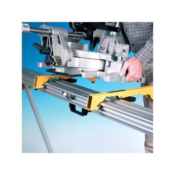 Piètement compact pour scies à onglets