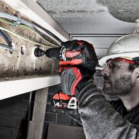 Perceuse à percussion compacte BRUSHLESS 18V 60 Nm avec 2 batteries